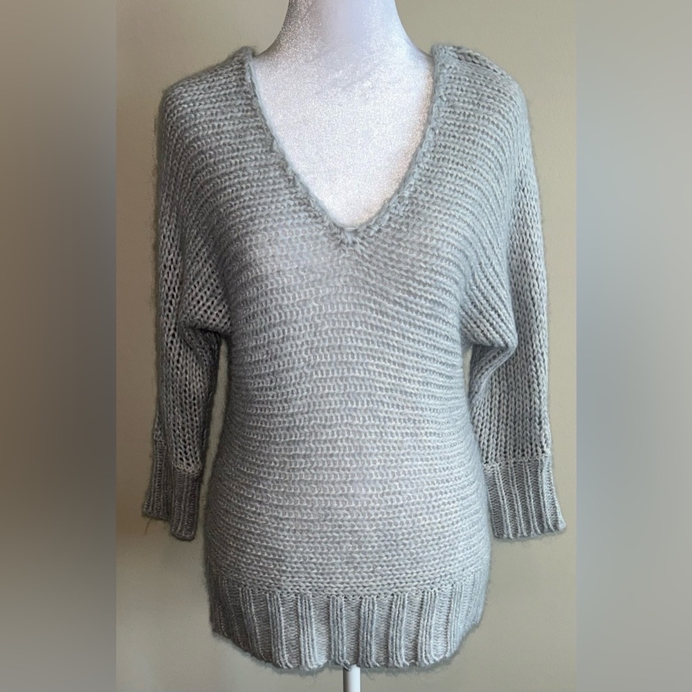 American Eagle Outfitters Light Gray V-Neck Knit Sweater